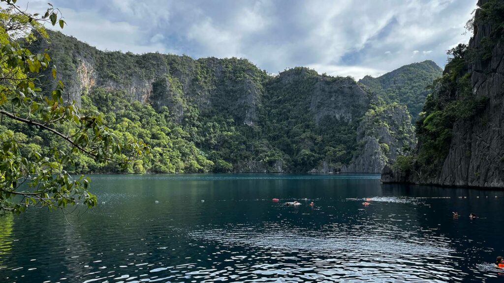 Un paysage venant d'une excursion en bateau à Coron Philippines