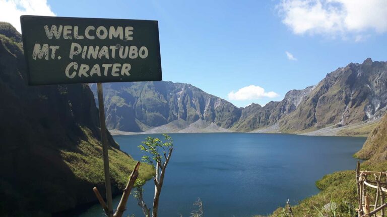 Le mont Pinatubo aux Philippines