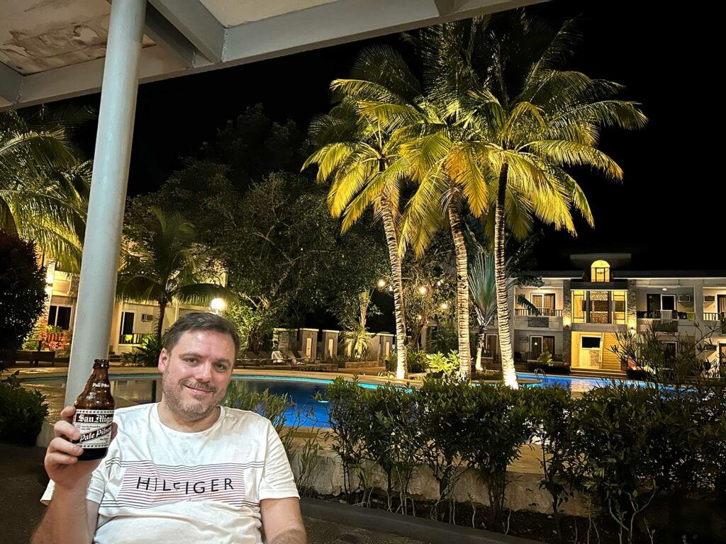 Un homme séjournant à l'hôtel MO2 Lagoon Coron