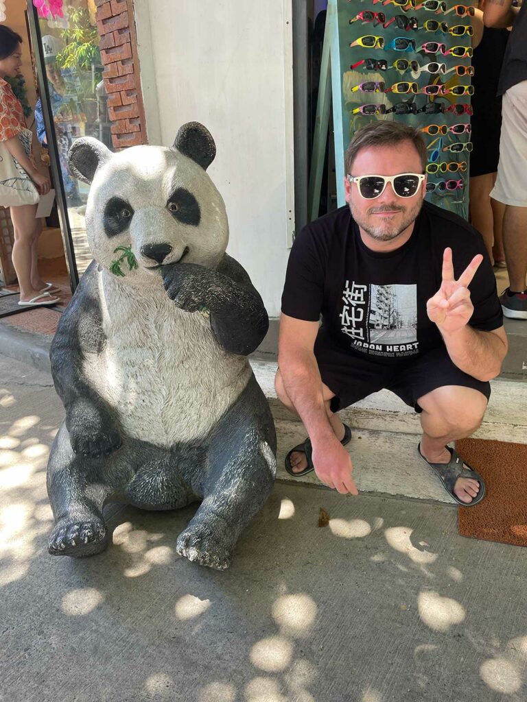 un homme qui fait du shopping Boracay Philippines