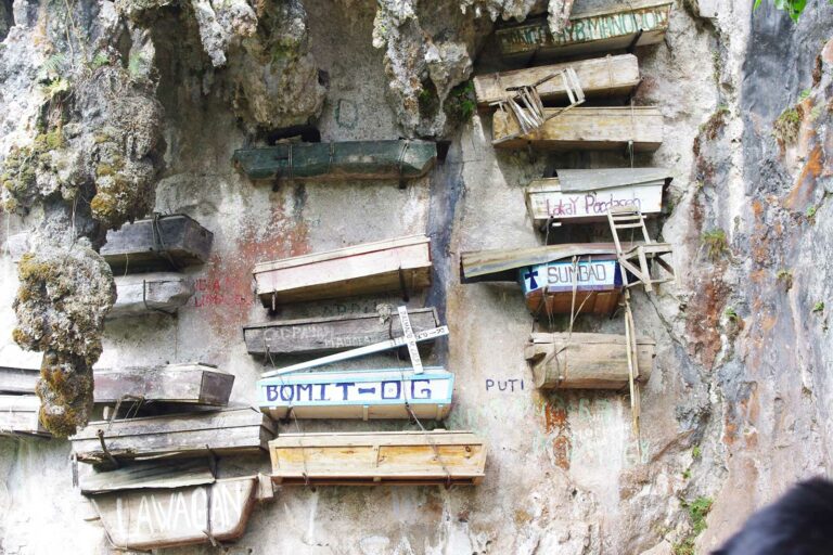 Les cercueils de Sagada aux Philippines