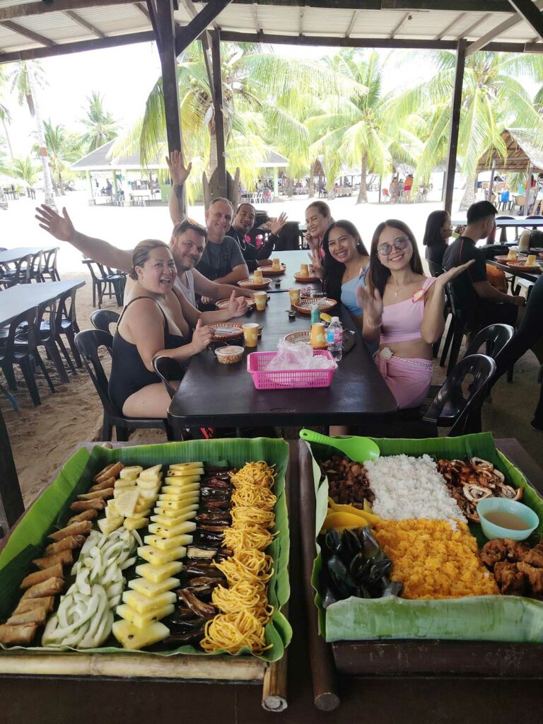 Buffet à Honda Bay Puerto Princesa